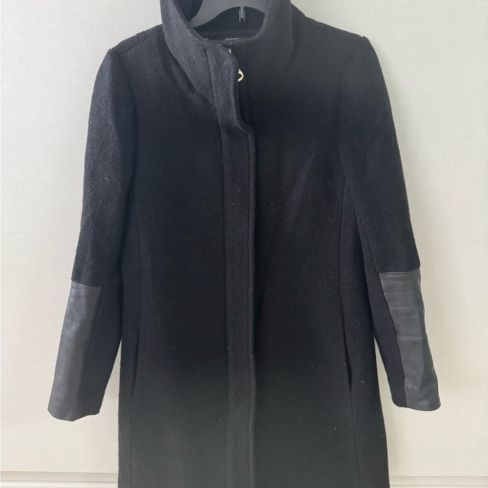 EUC CLUB MONACO SIZE M WOOL COAT WITH LEATHER SLEEVE DETAIL